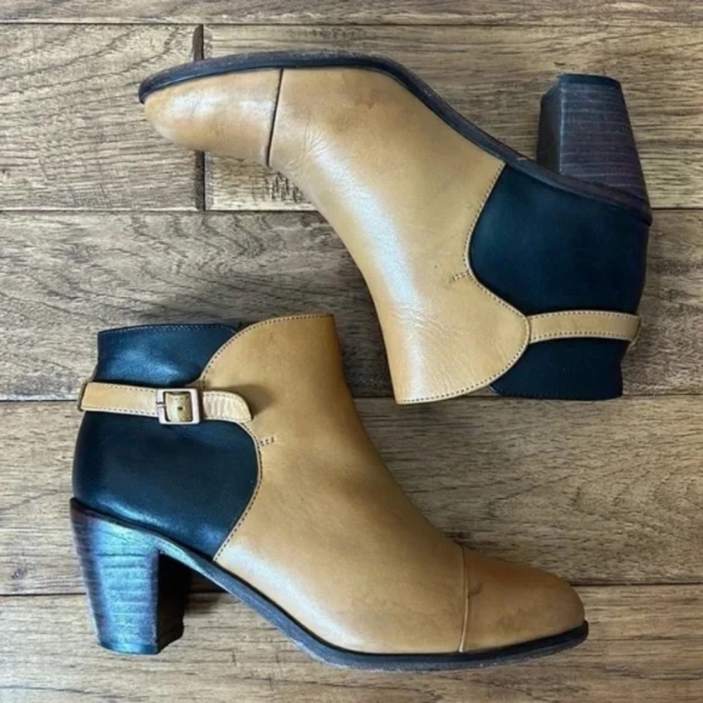 Wolverine Tan and Black Ankle Boots - Picture 2 of 13